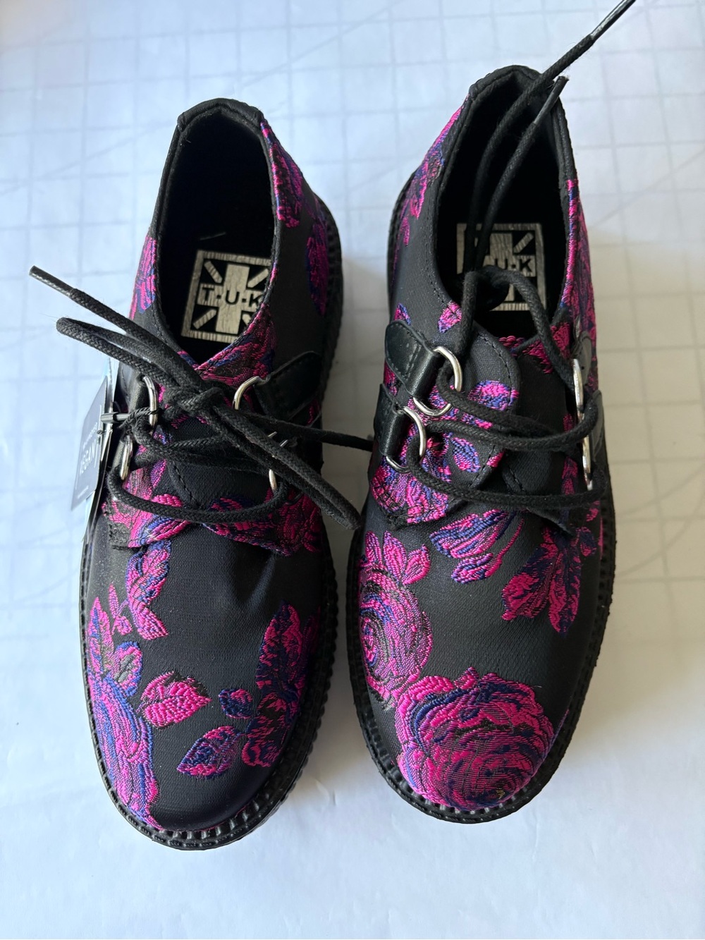 T.U.K Viva Creepers Black wi Fuchsia Brocade Lace-Up Shoes Size 7